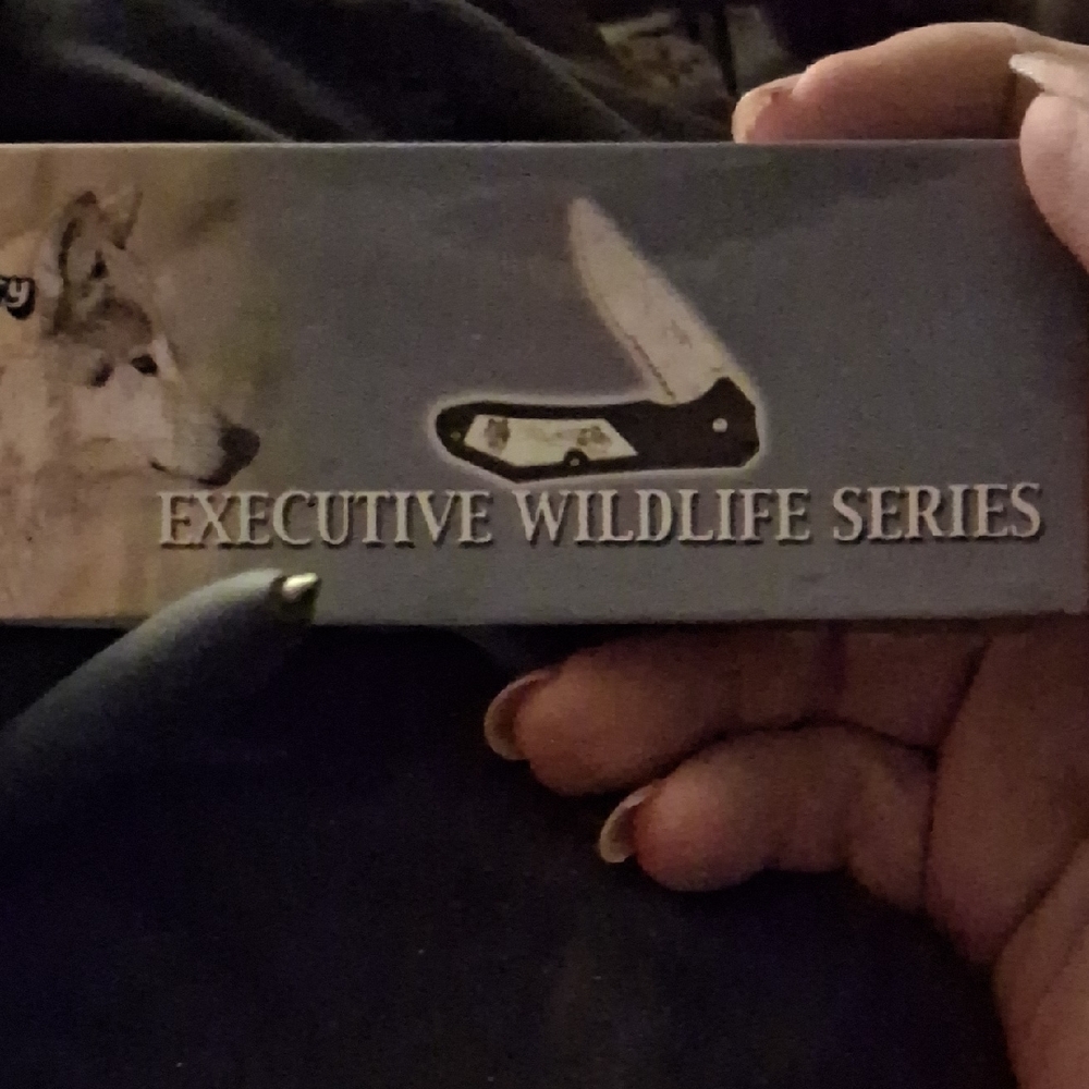 Executive Wildlife Series Folding Knife